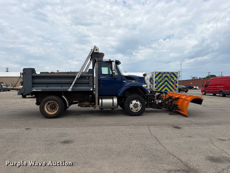 image for item MZ9825 2011 International 7400 dump truck