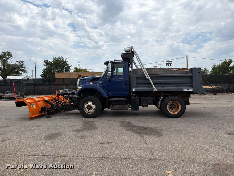 image for item MZ9825 2011 International 7400 dump truck