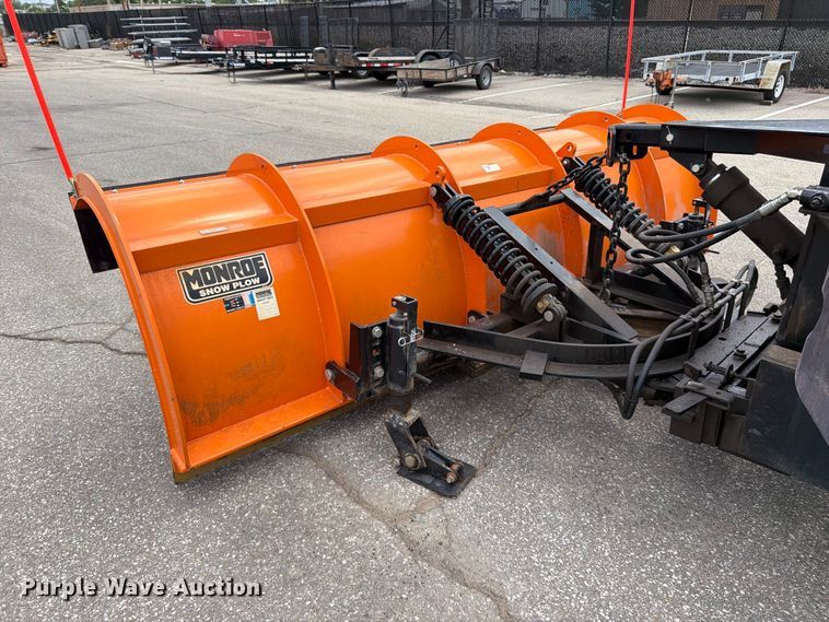 image for item MZ9825 2011 International 7400 dump truck