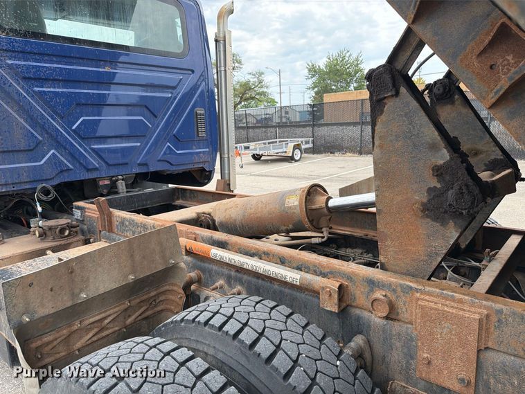 image for item MZ9825 2011 International 7400 dump truck