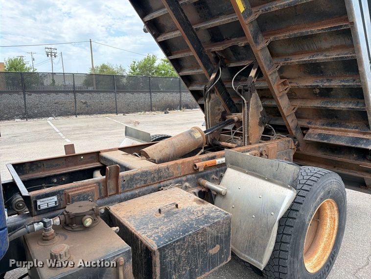 image for item MZ9825 2011 International 7400 dump truck