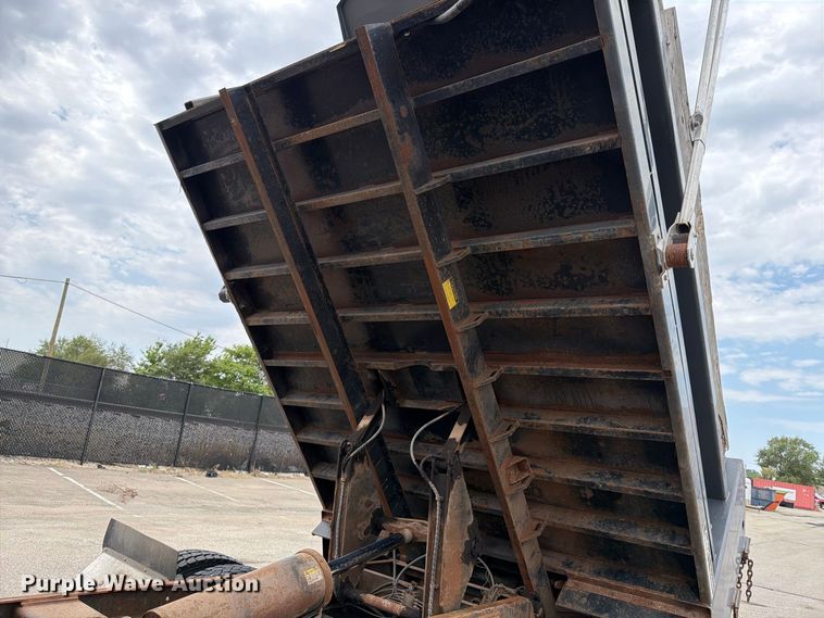image for item MZ9825 2011 International 7400 dump truck
