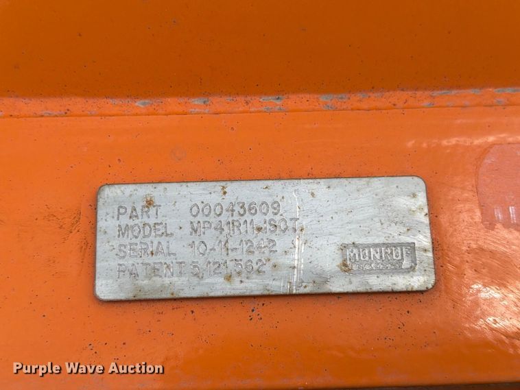 image for item MZ9825 2011 International 7400 dump truck