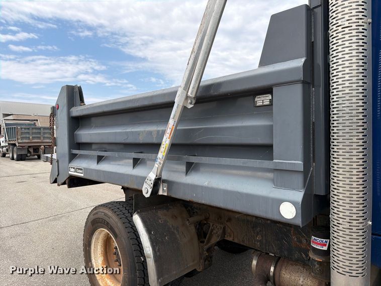 image for item MZ9825 2011 International 7400 dump truck