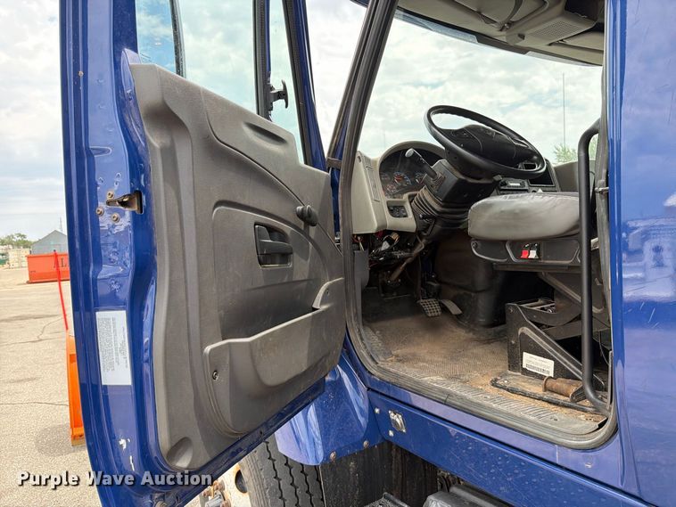 image for item MZ9825 2011 International 7400 dump truck