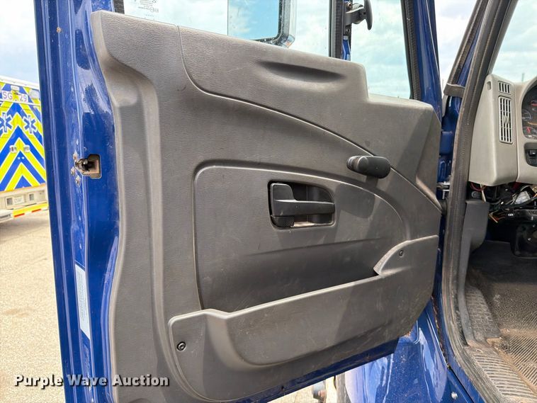 image for item MZ9825 2011 International 7400 dump truck