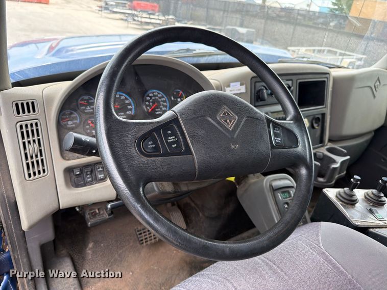 image for item MZ9825 2011 International 7400 dump truck