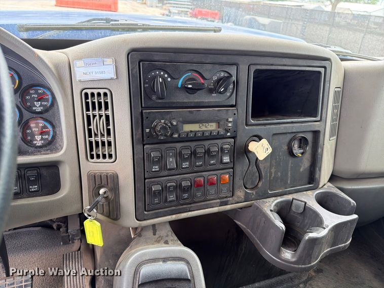 image for item MZ9825 2011 International 7400 dump truck