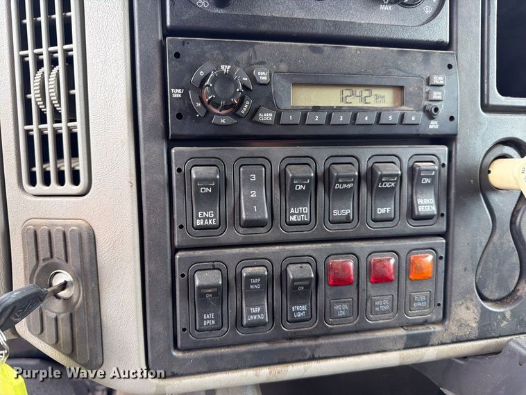 image for item MZ9825 2011 International 7400 dump truck