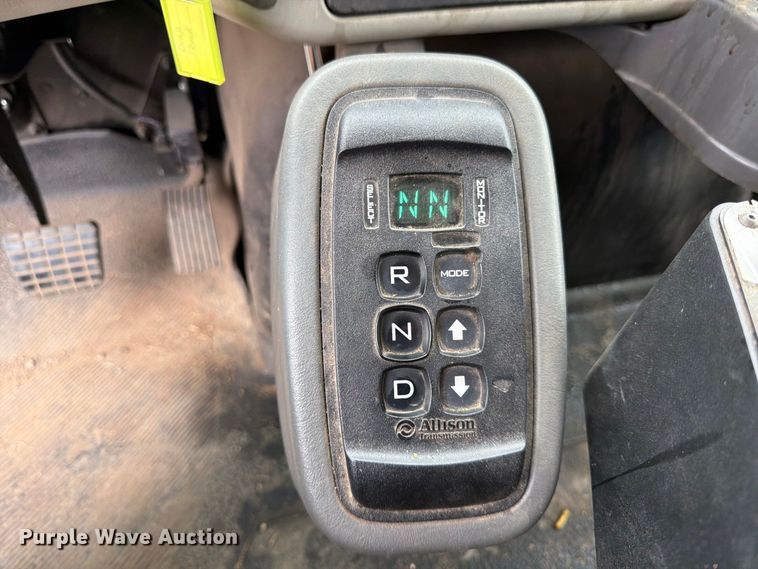 image for item MZ9825 2011 International 7400 dump truck