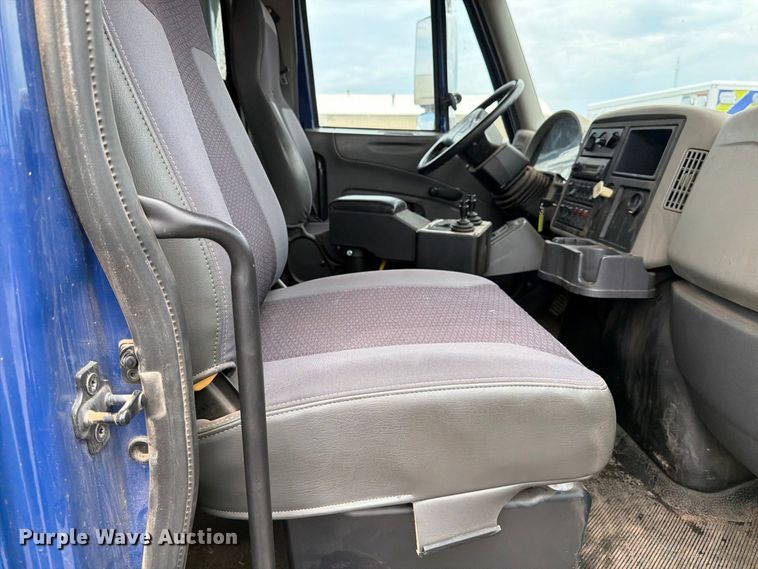 image for item MZ9825 2011 International 7400 dump truck