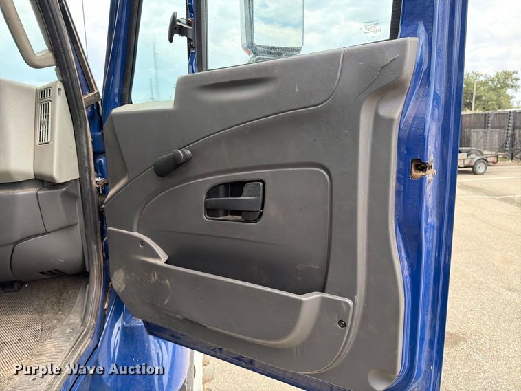image for item MZ9825 2011 International 7400 dump truck