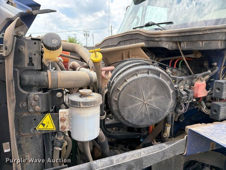 image for item MZ9825 2011 International 7400 dump truck