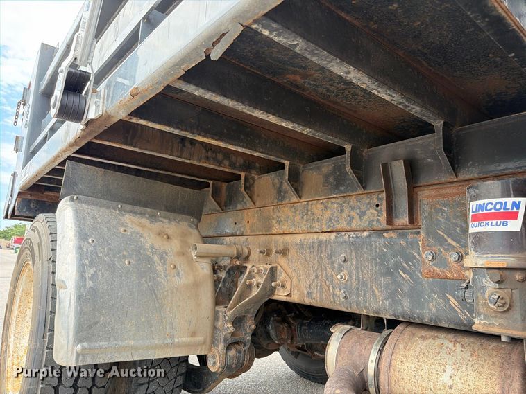 image for item MZ9825 2011 International 7400 dump truck