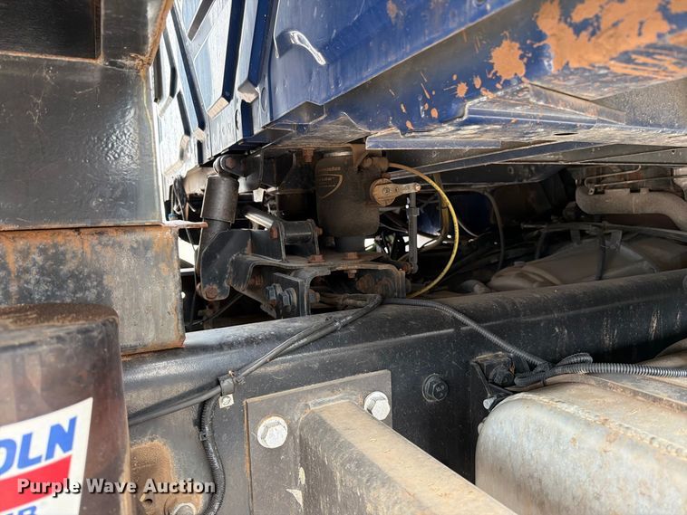 image for item MZ9825 2011 International 7400 dump truck