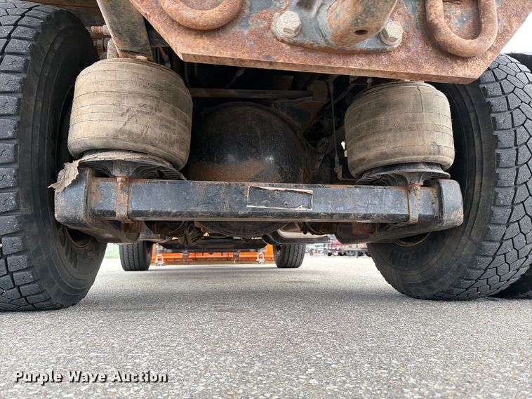 image for item MZ9825 2011 International 7400 dump truck