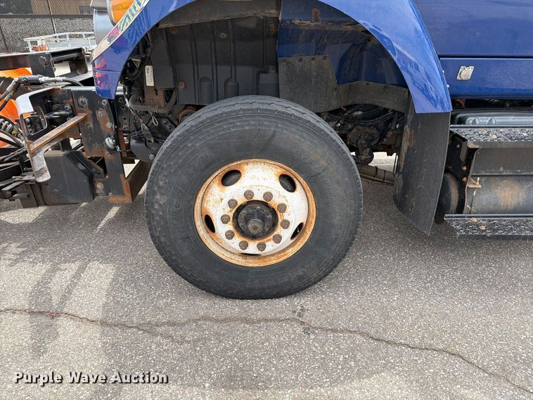 image for item MZ9825 2011 International 7400 dump truck