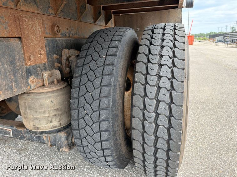 image for item MZ9825 2011 International 7400 dump truck