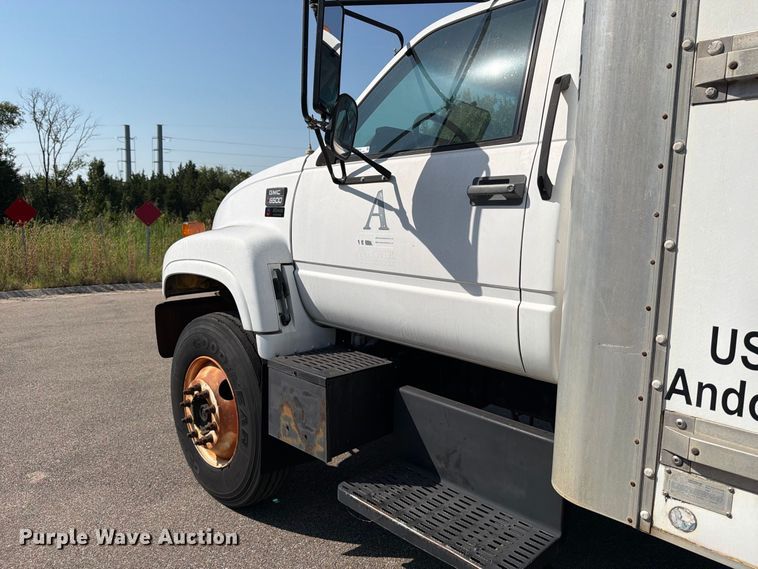 image for item MZ9828 1998 GMC C6500 box truck