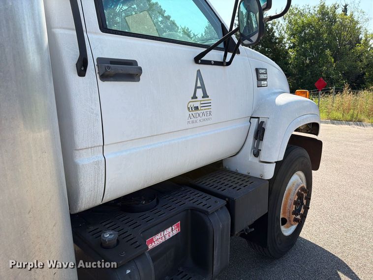 image for item MZ9828 1998 GMC C6500 box truck
