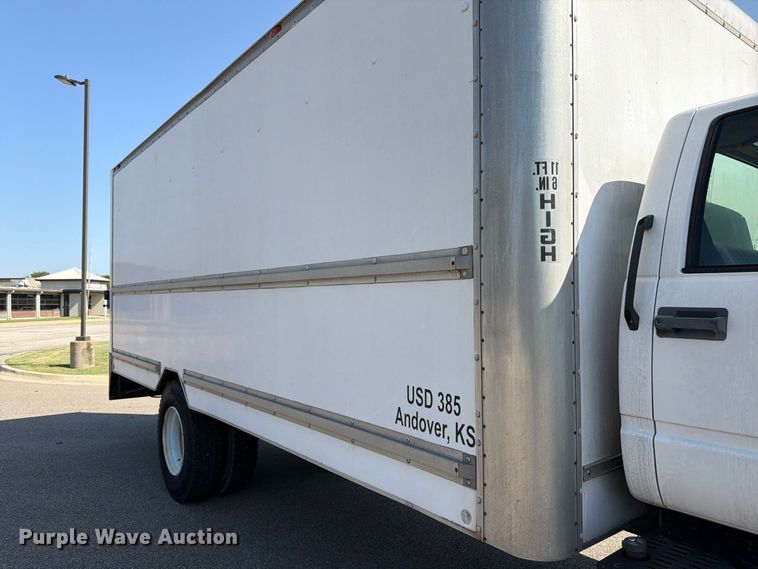 image for item MZ9828 1998 GMC C6500 box truck