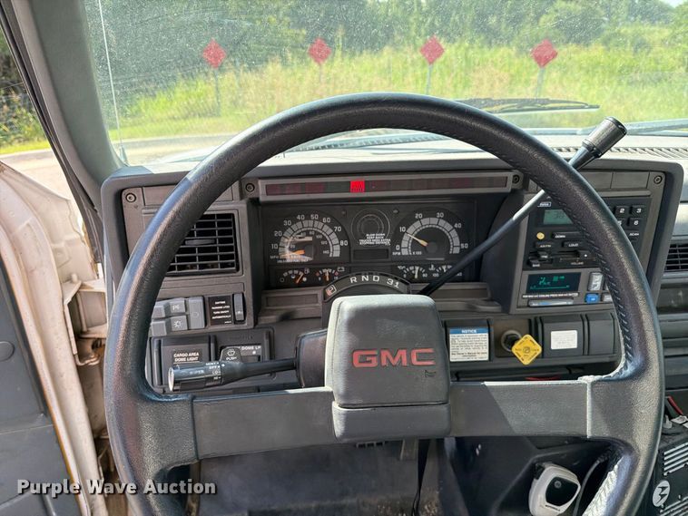 image for item MZ9828 1998 GMC C6500 box truck