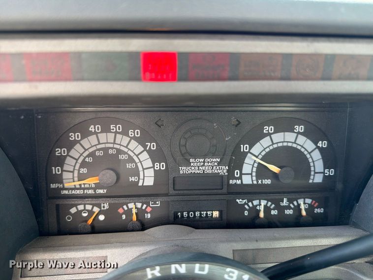 image for item MZ9828 1998 GMC C6500 box truck