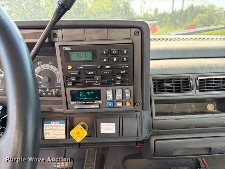 image for item MZ9828 1998 GMC C6500 box truck