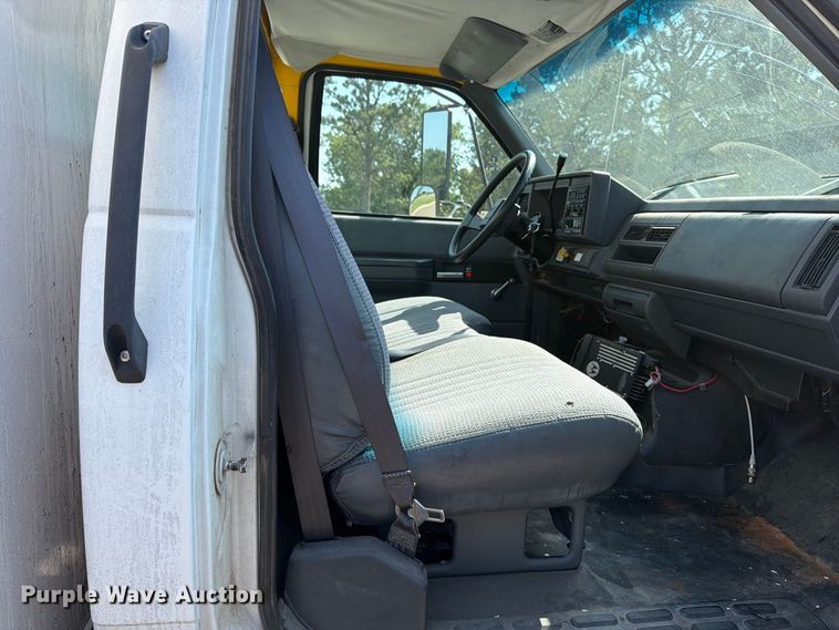 image for item MZ9828 1998 GMC C6500 box truck