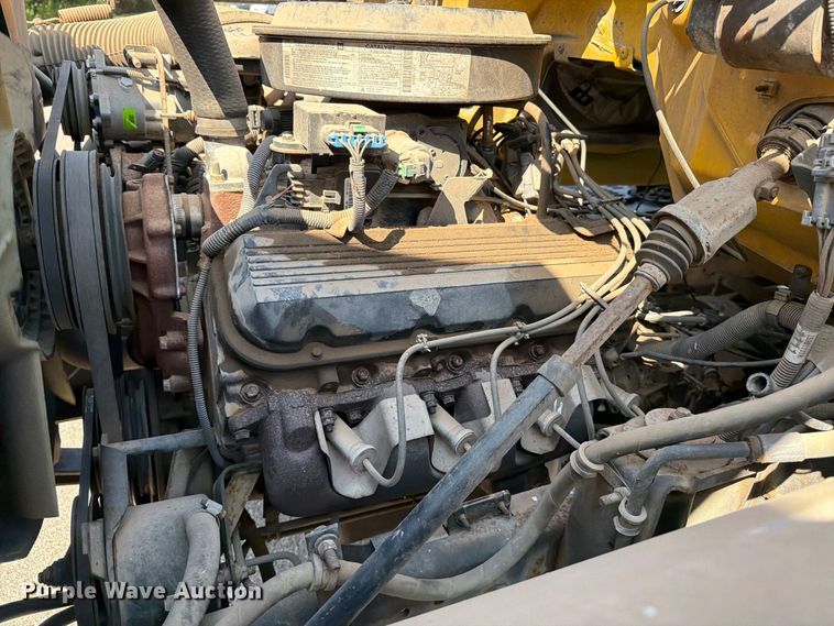 image for item MZ9828 1998 GMC C6500 box truck