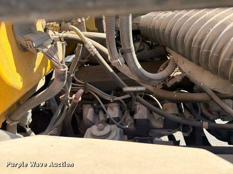 image for item MZ9828 1998 GMC C6500 box truck