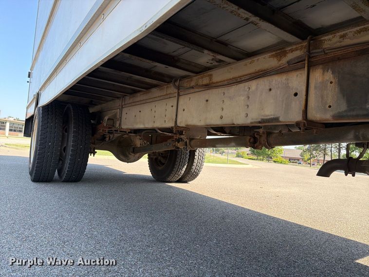 image for item MZ9828 1998 GMC C6500 box truck