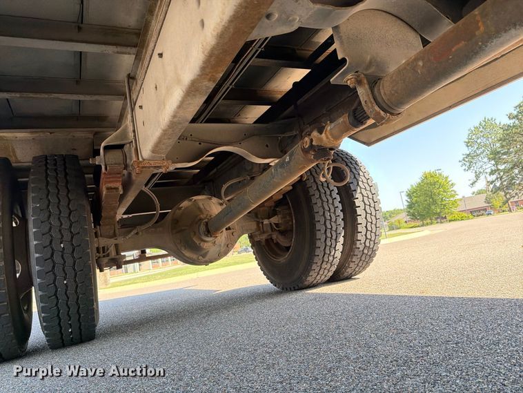 image for item MZ9828 1998 GMC C6500 box truck