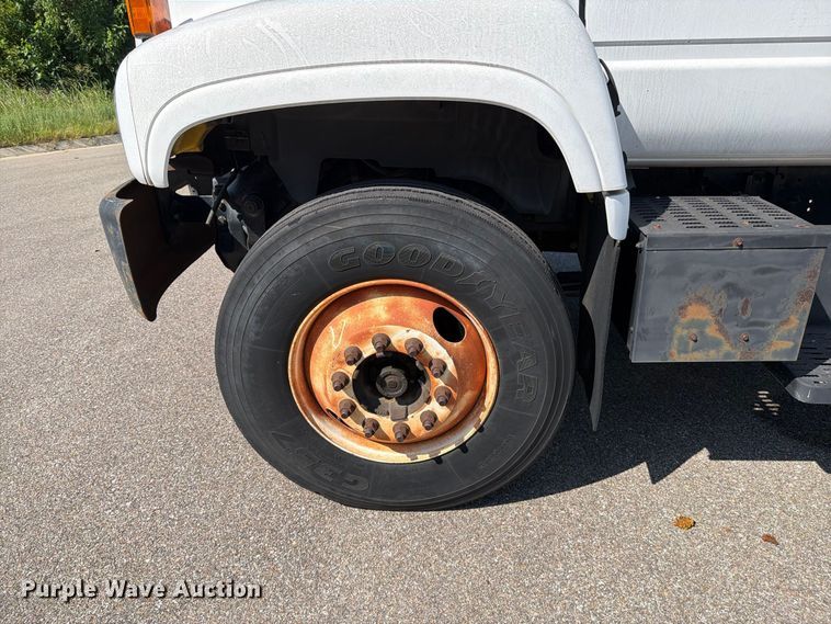 image for item MZ9828 1998 GMC C6500 box truck