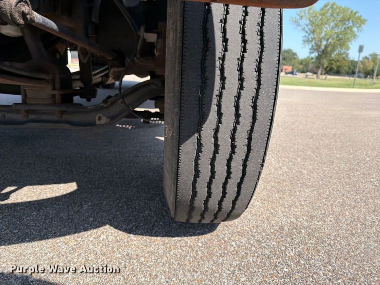 image for item MZ9828 1998 GMC C6500 box truck