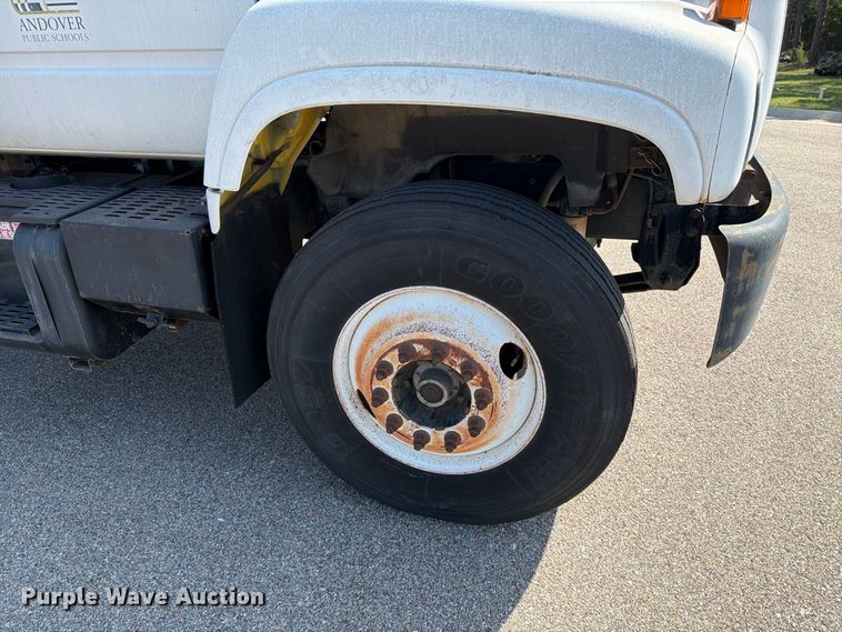 image for item MZ9828 1998 GMC C6500 box truck