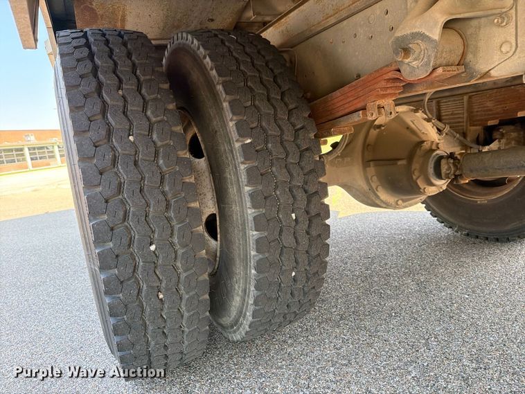 image for item MZ9828 1998 GMC C6500 box truck