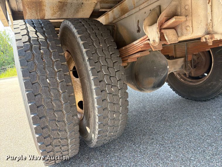 image for item MZ9828 1998 GMC C6500 box truck