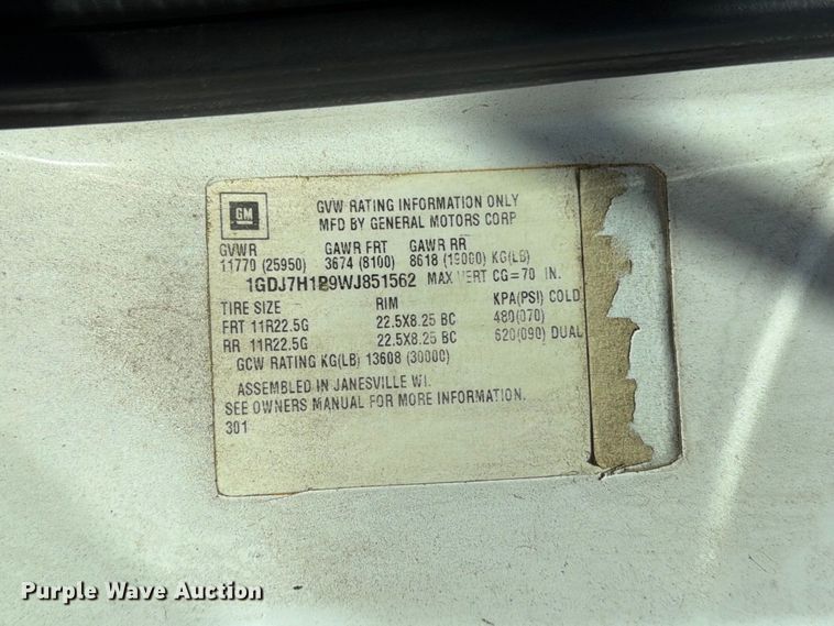 image for item MZ9828 1998 GMC C6500 box truck