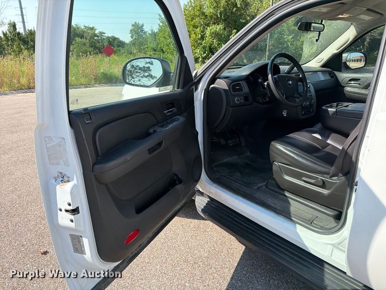 image for item MZ9829 2009 Chevrolet Suburban SUV