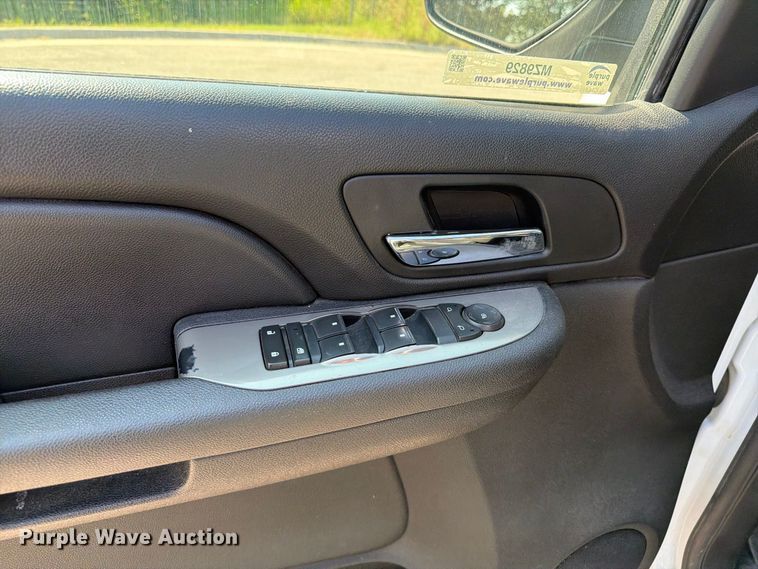 image for item MZ9829 2009 Chevrolet Suburban SUV