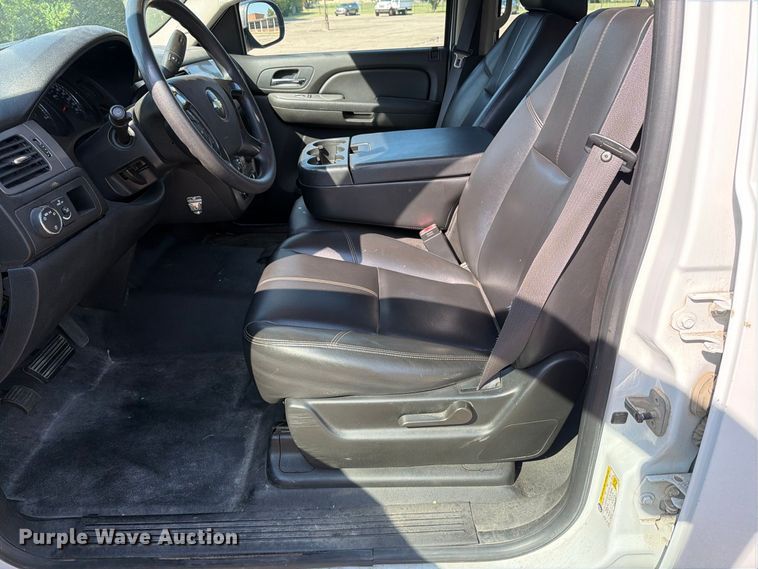 image for item MZ9829 2009 Chevrolet Suburban SUV