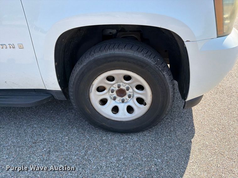 image for item MZ9829 2009 Chevrolet Suburban SUV