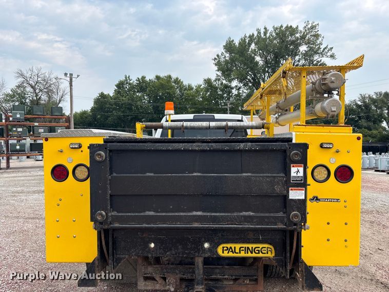 image for item NM9899 2015 RAM 4500 utility / service truck
