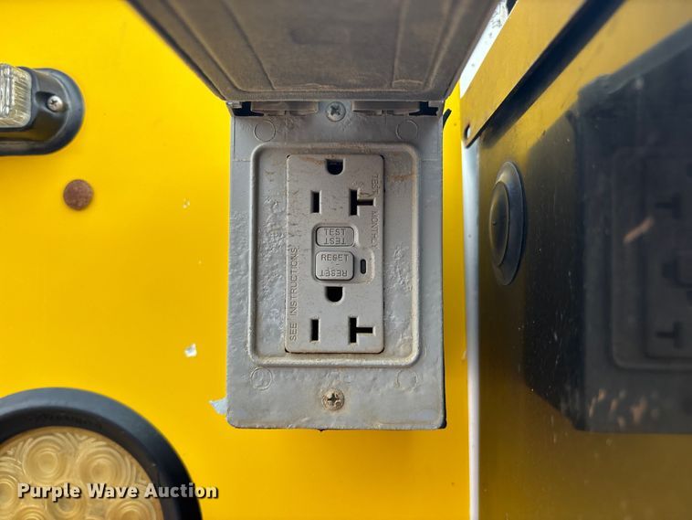 image for item NM9899 2015 RAM 4500 utility / service truck