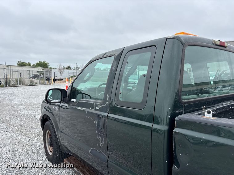 image for item NM9908 2003 Ford F250 Super Duty Ext. Cab pickup truck