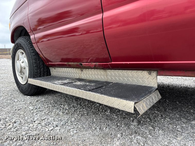 image for item NM9911 1999 Ford E350 van
