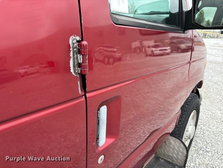 image for item NM9911 1999 Ford E350 van
