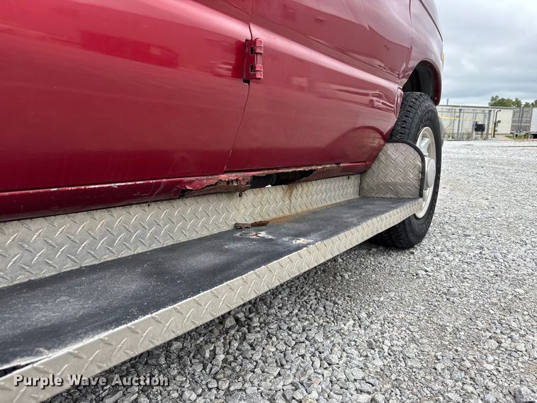 image for item NM9911 1999 Ford E350 van