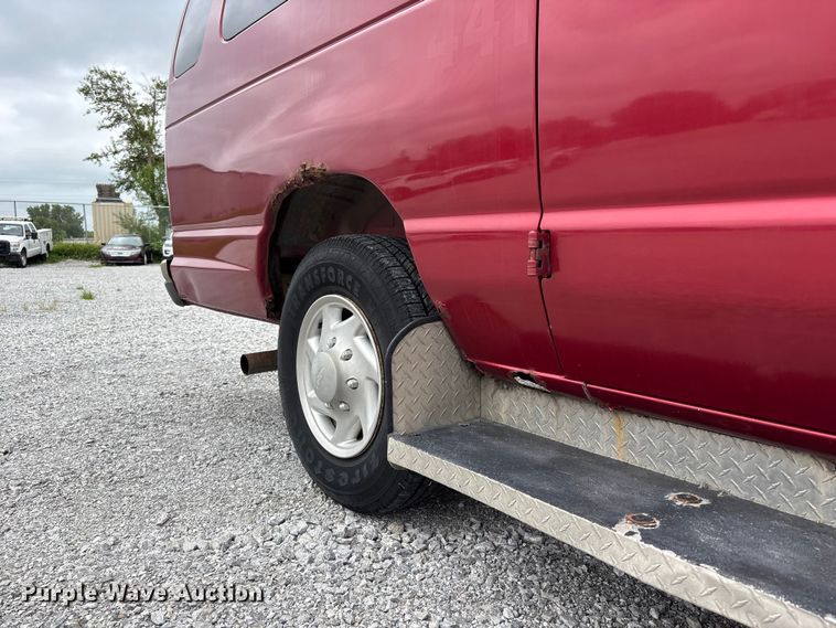 image for item NM9911 1999 Ford E350 van
